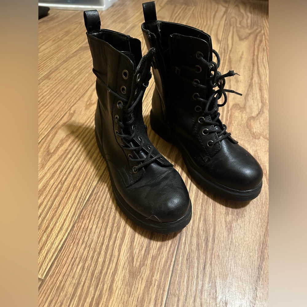 SO combat boots